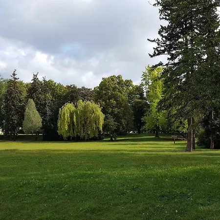 Spacious Near Castle Δωμάτια σε οικογενειακή κατοικία Πράγα