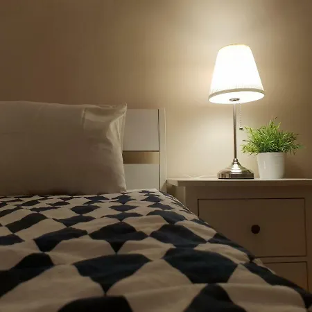 Δωμάτια σε οικογενειακή κατοικία Spacious Near Castle *